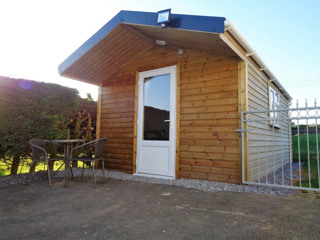 Dunroaming Cabin room 1